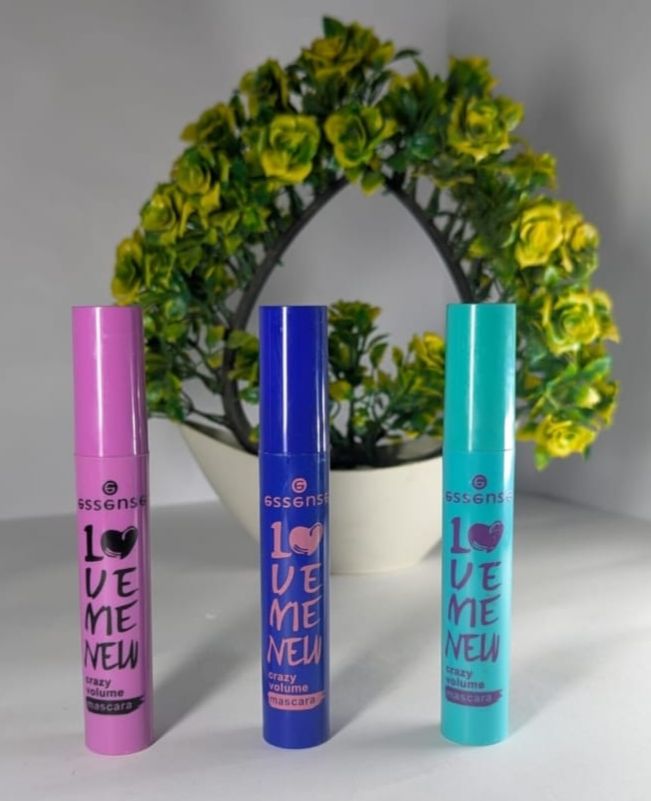 ESSENCE I LOVE EXTREME CRAZY VOLUME MASCARA.